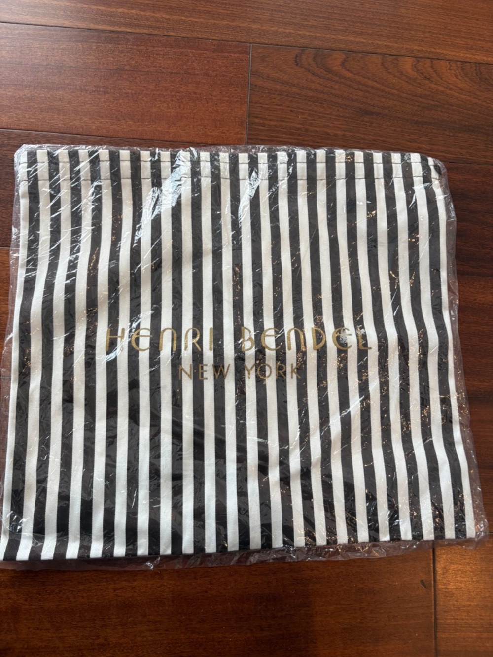 Iconic Henri Bendel Cosmetic Bag with Dust Bag - Picture 4 of 5